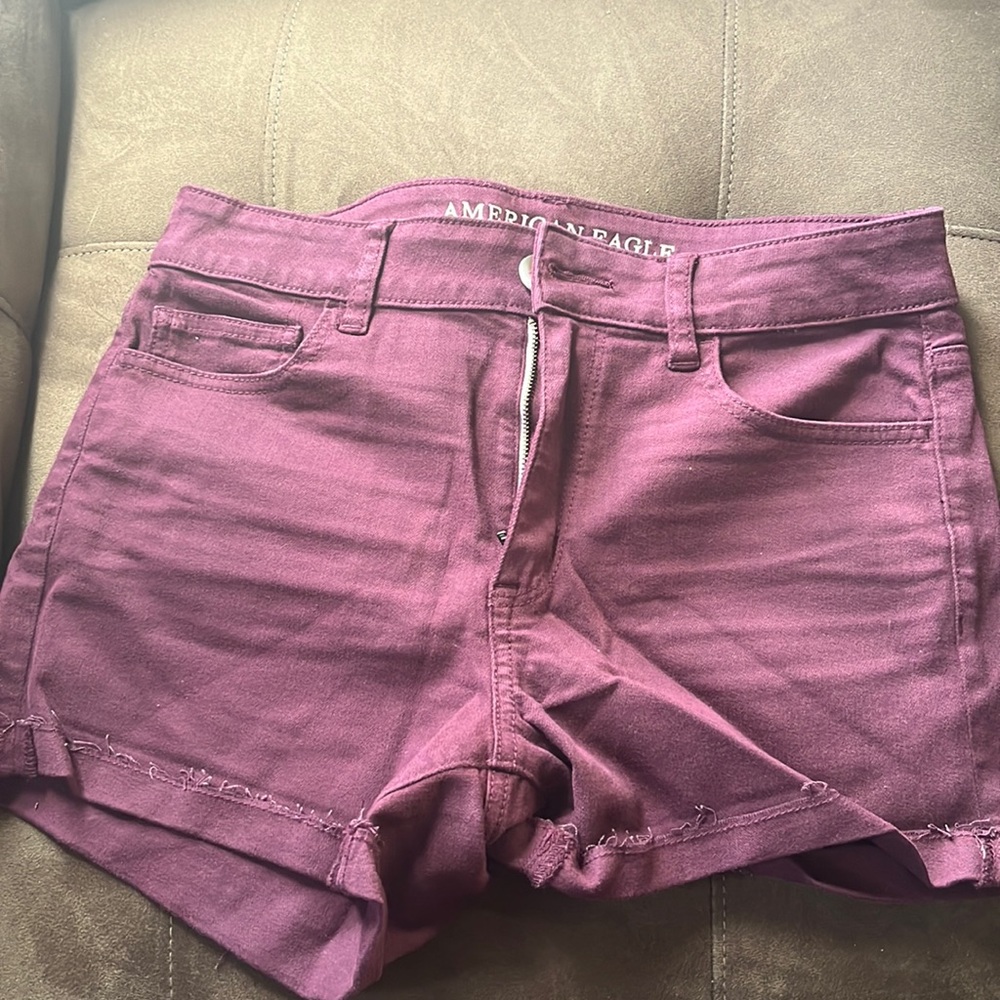 Selling a size 10 American eagle high rise shortie maroon shorts